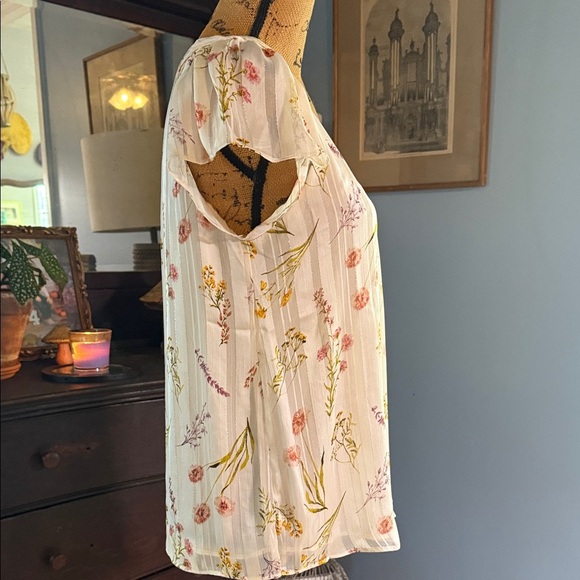 Cupcakes and Cashmere Ivory Multicolored Botanical Floral Print V-Neck Blouse - Picture 6 of 12